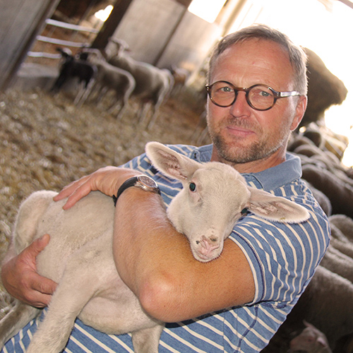 Wolfgang Hautzinger mit Lamm